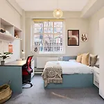 Deluxe Room 2 Louise House Summer Youth Accommodation